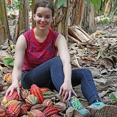 Peru: Julia Zotter with cocoa fruit (horizontal)