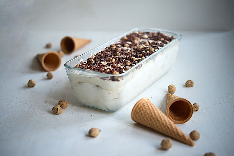 Rezept für eine Cookie Dough Eiscreme mit Zotter Schokolade (ohne Eismaschine)