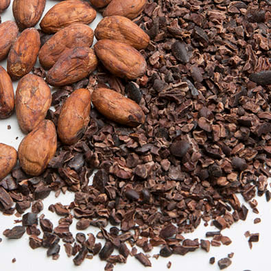 Kakaonibs und Kakaobohnen