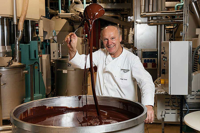 Josef Zotter kreiert einige der weltweit einzigartigsten Schokoladen in Bergl - photo credit: Heinz Tesarek