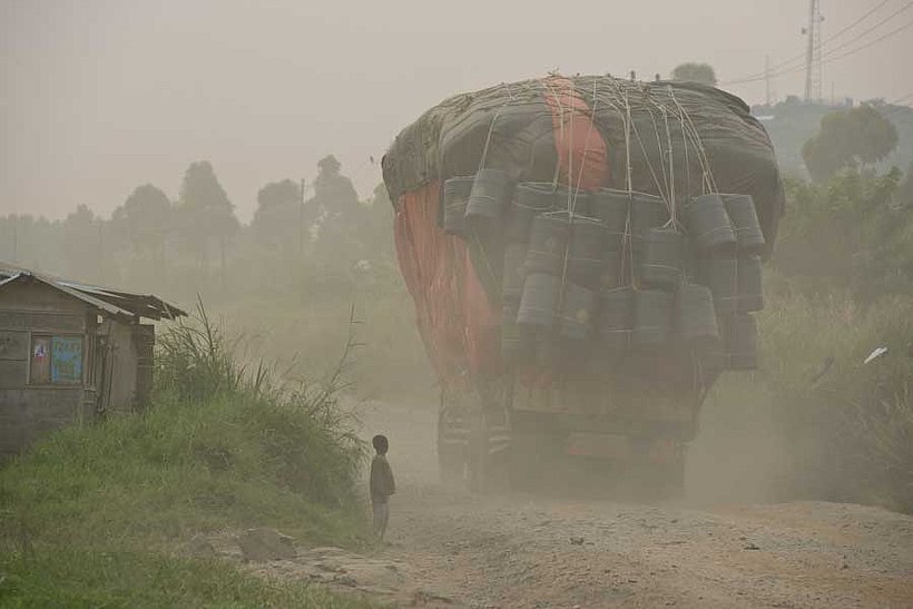 LKW im Kongo voll beladen