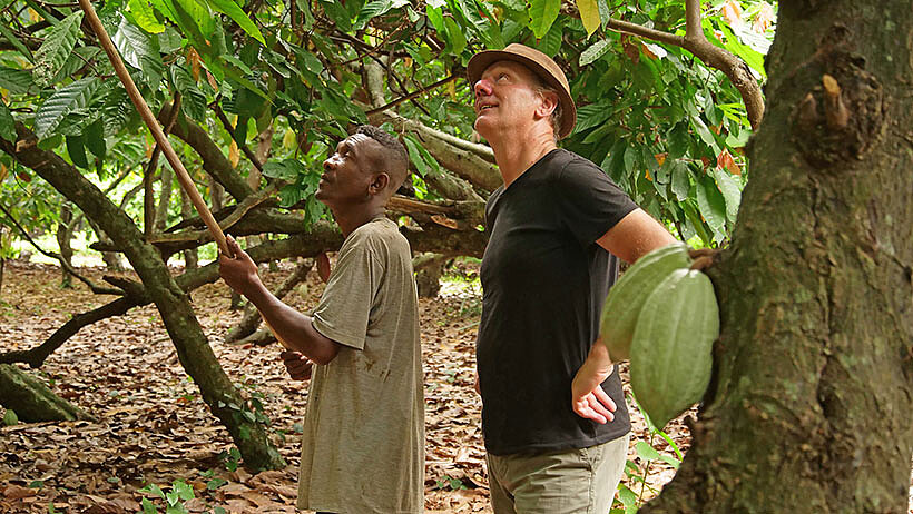 Josef Zotter im Wald in Madagaskar