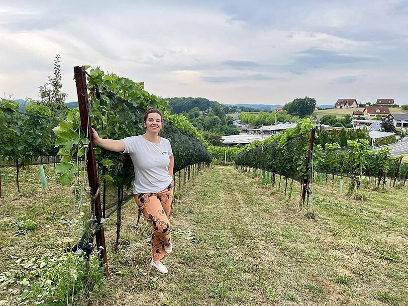 Julia Zotter im eigenen Weingarten oberhalb der Schokoladenfabrik - photo credit: KLZ/Julia Schuster