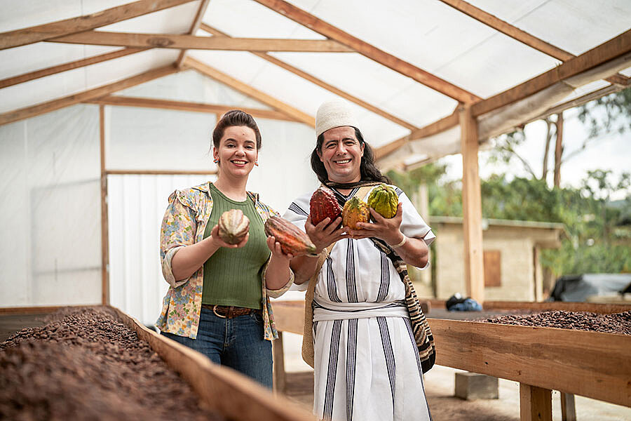 Julia Zotter zu Besuch bei Kakaobauern in Kolumbien