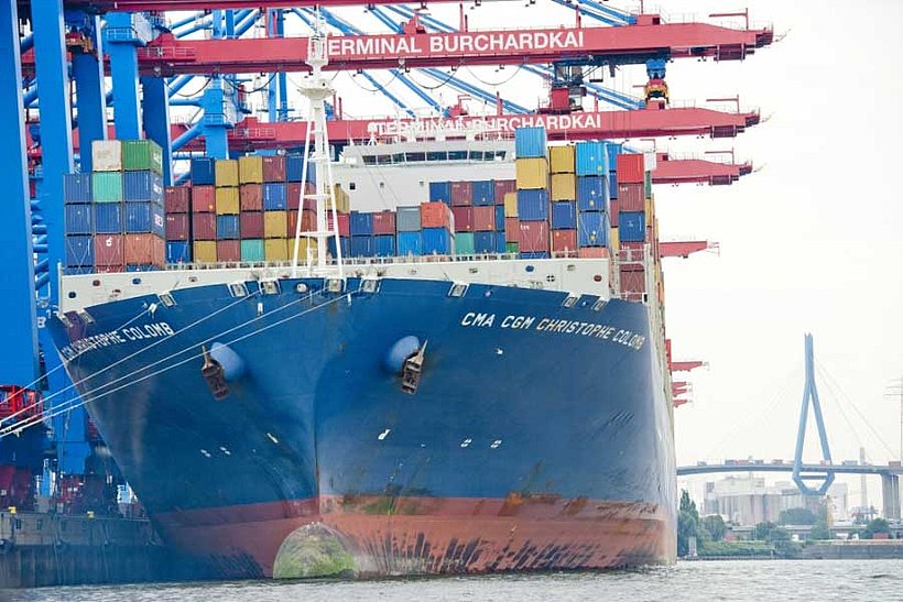 Christophe Colomb Containerschiff von der französischen Reederei CMA-CGM