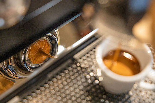 Zotter Feinkost-Laden mit Slayer Espresso Kaffeemaschine