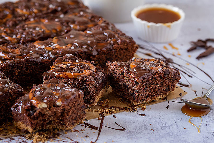 Schokoladen-Brezel-Brownies mit Salzkaramell