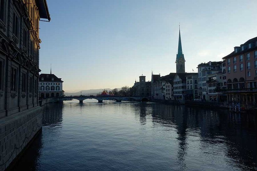 Zürich Abendstimmung am Fluss