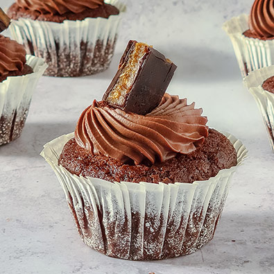 Gefüllte Schokoladen-Cupcakes mit Datteln (vegan)