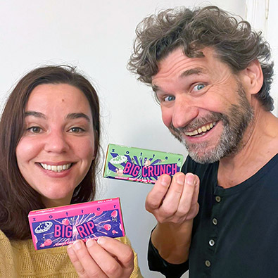 "Wie man sich das Ende des Universums versüßt": Julia Zotter im Science Busters Podcast