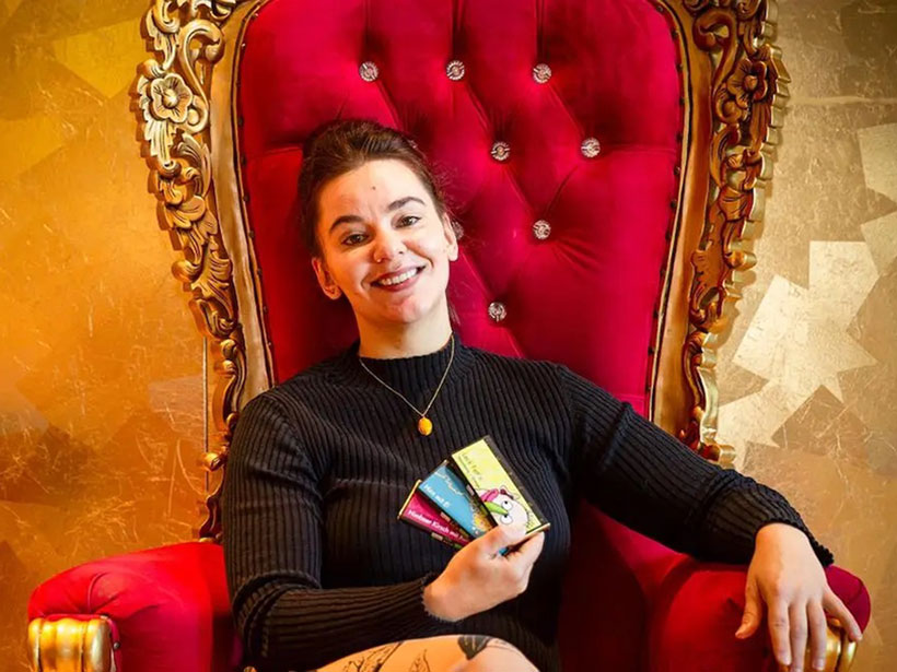 Audienz bei der "Schoko-Queen" – Julia Zotter im Kleine Zeitung Porträt (photo credit: KLZ / Nick Fröhlich)