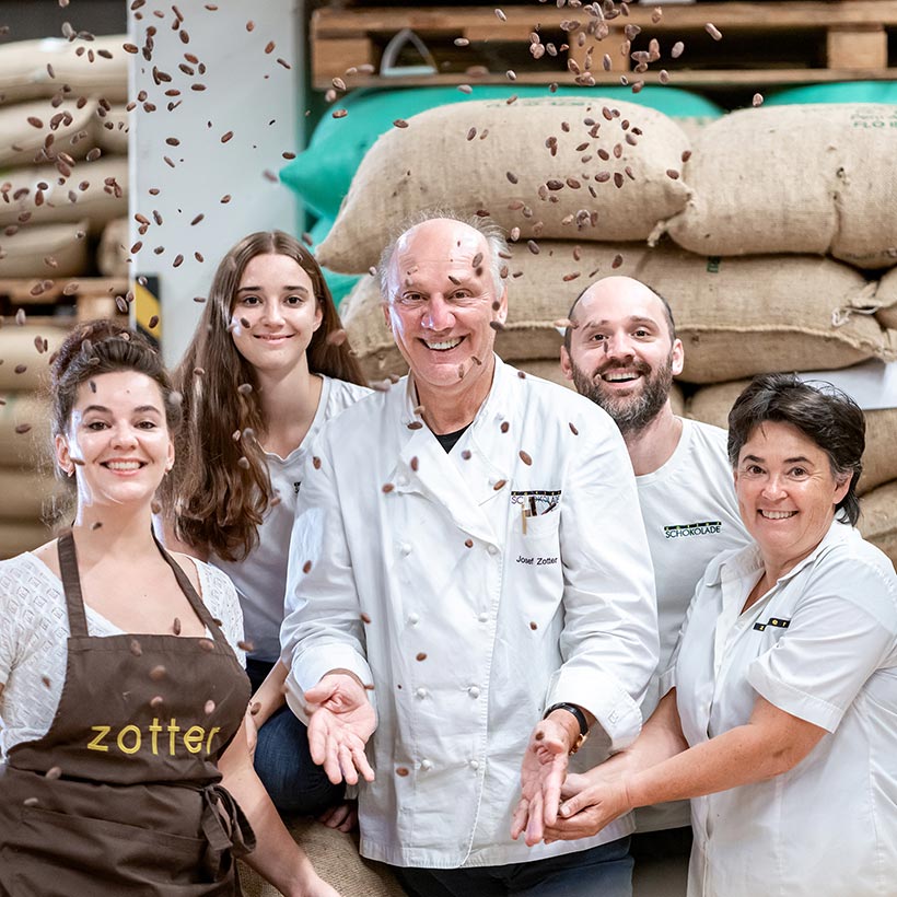„Für unsere besten Mitarbeiterinnen und Mitarbeiter der Welt!“ - Familie Zotter zahlt Sonderbonus in der Höhe von € 160.000,-!