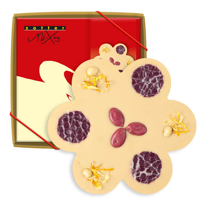 Deluxe White Choc & Strawberry Flower Dream
